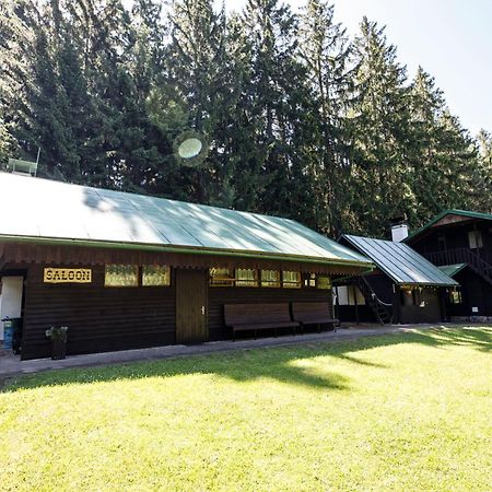Komari Louka Nova Olesna Luaran gambar