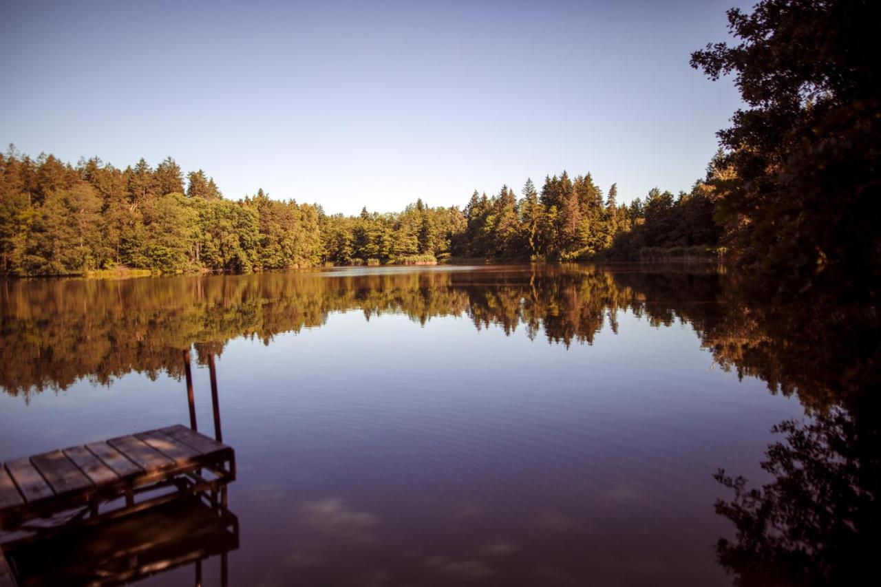 Komari Louka Nova Olesna Luaran gambar