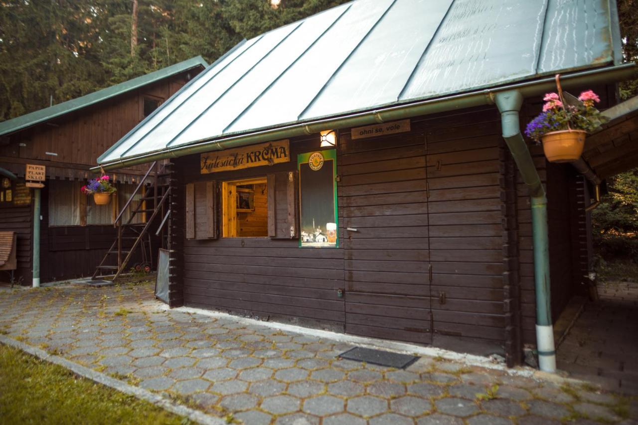 Komari Louka Nova Olesna Luaran gambar