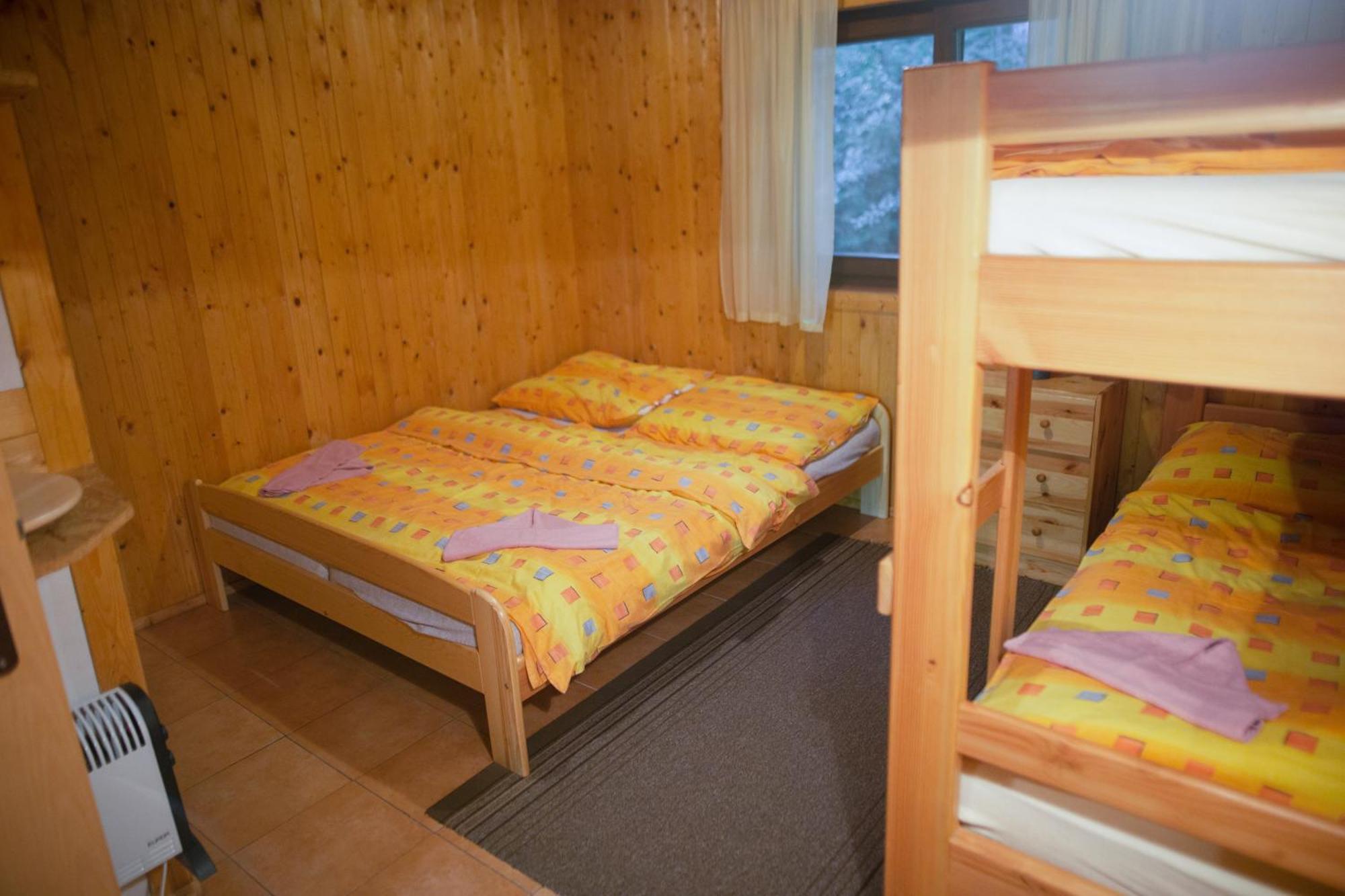 Komari Louka Nova Olesna Luaran gambar