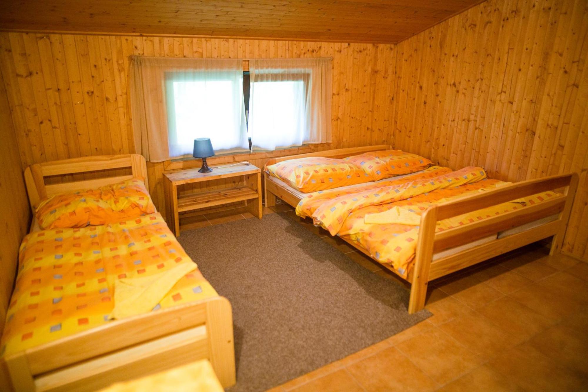 Komari Louka Nova Olesna Luaran gambar