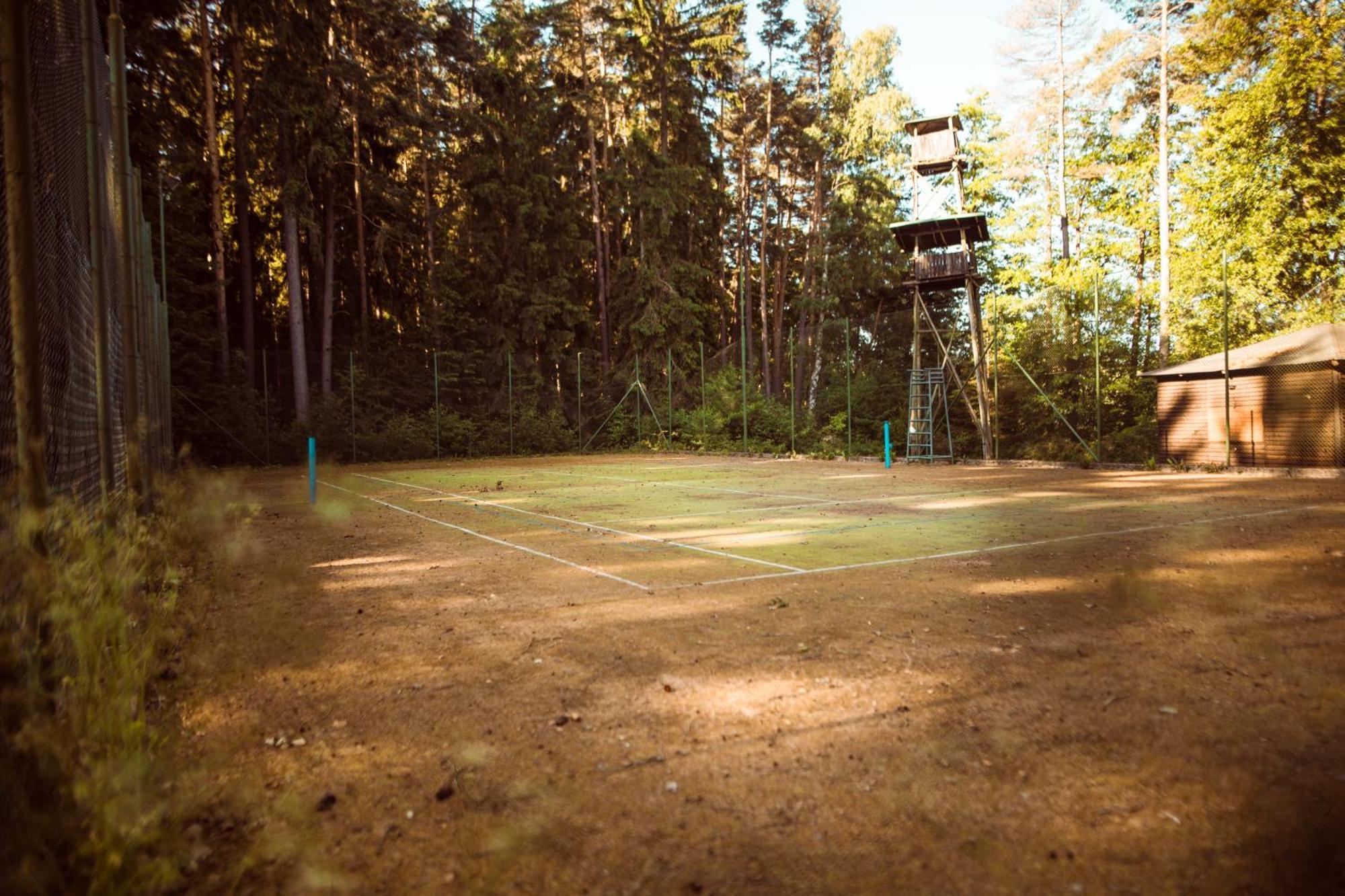 Komari Louka Nova Olesna Luaran gambar