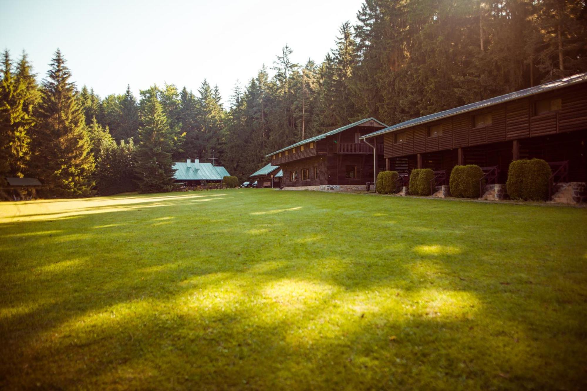 Komari Louka Nova Olesna Luaran gambar