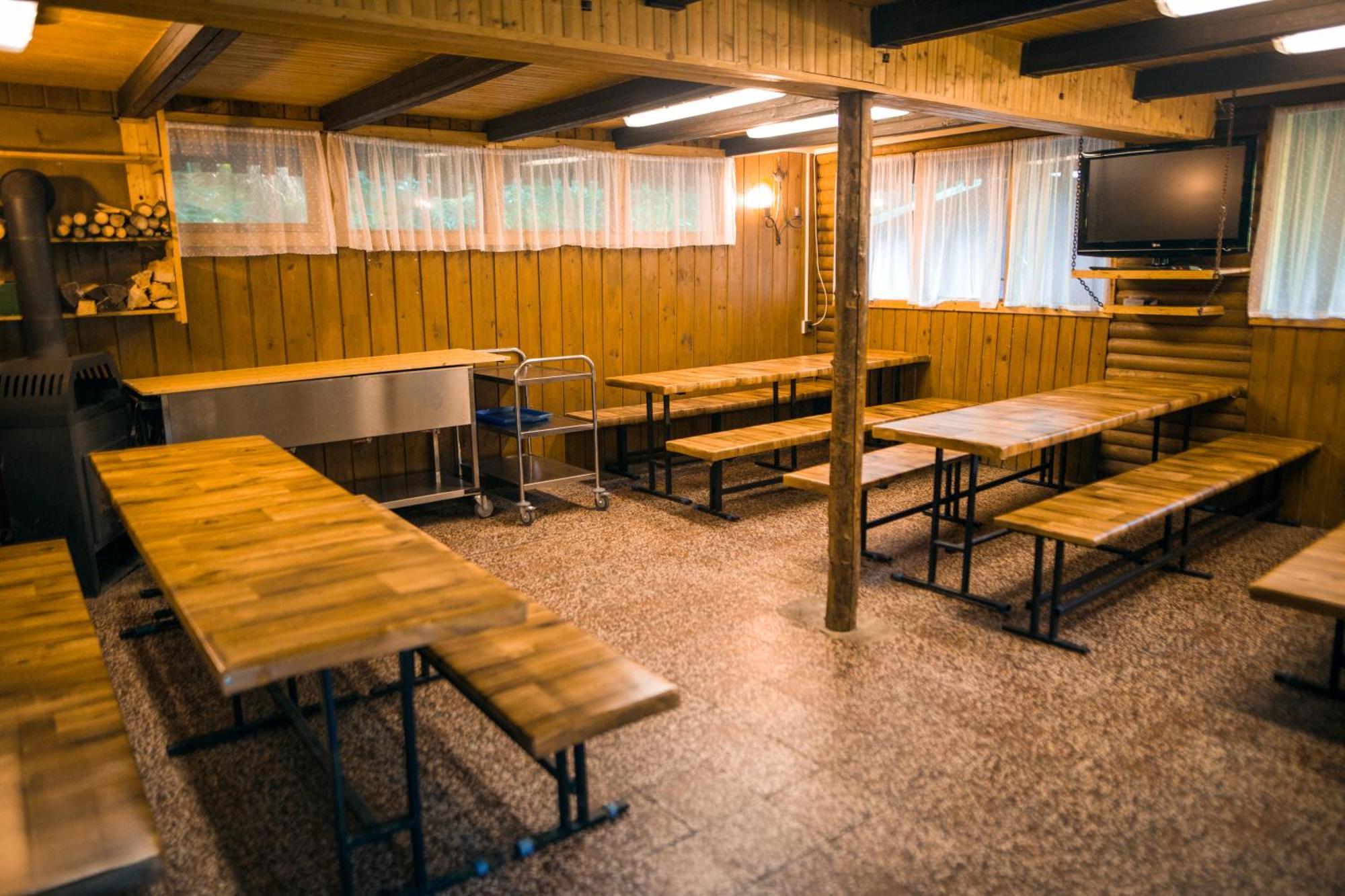 Komari Louka Nova Olesna Luaran gambar