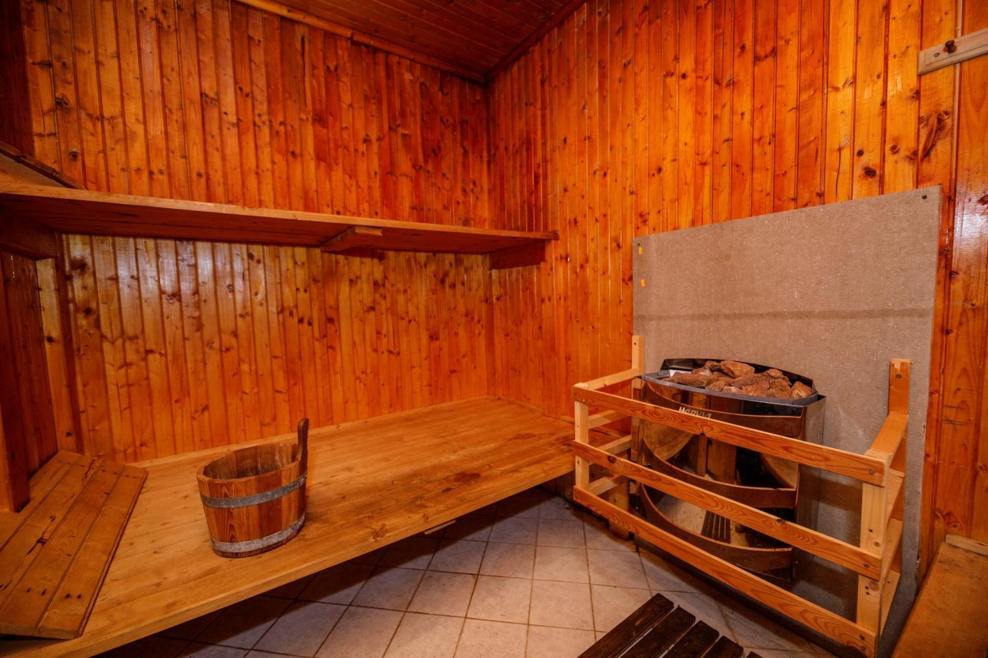 Komari Louka Nova Olesna Luaran gambar