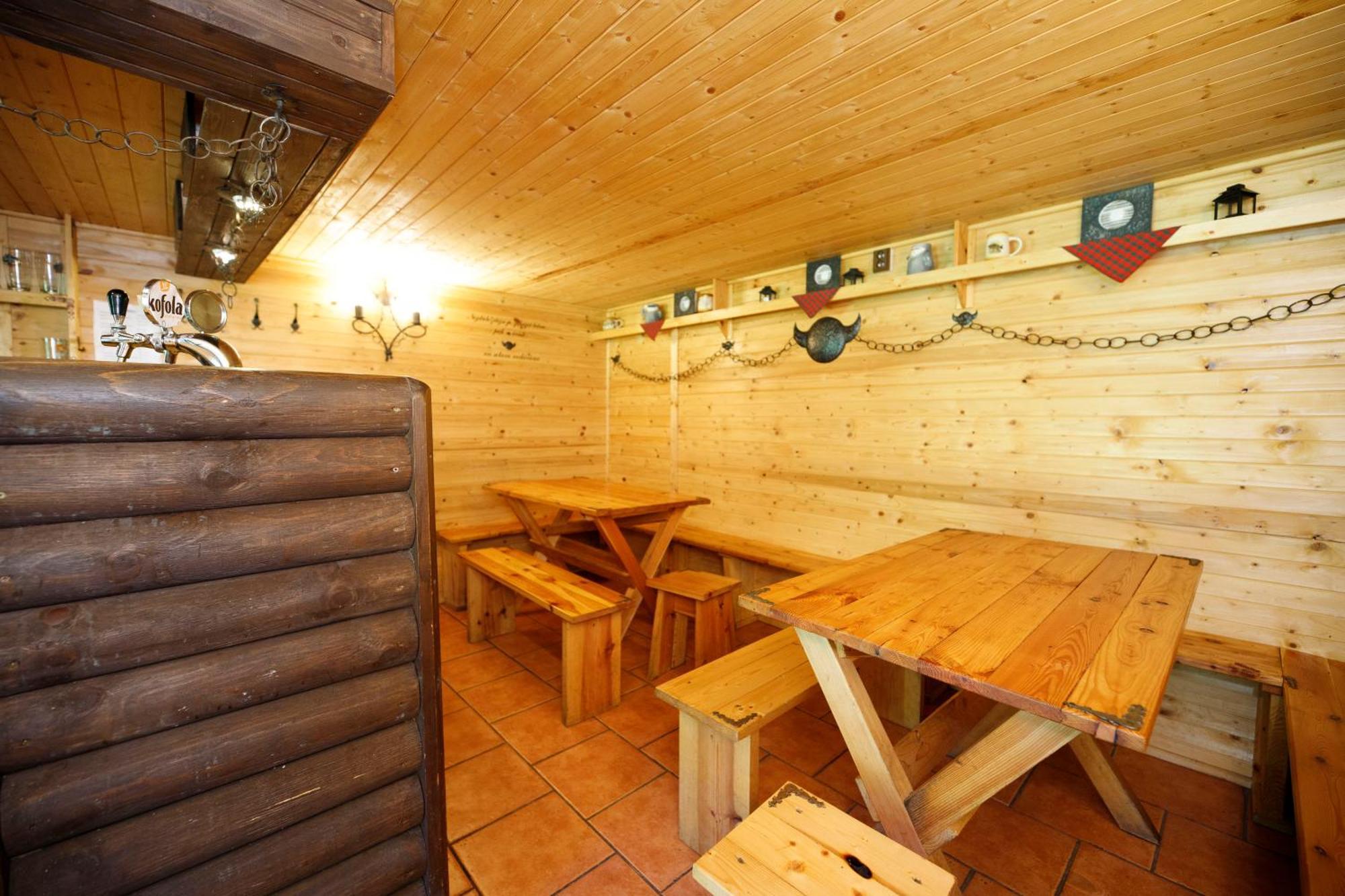 Komari Louka Nova Olesna Luaran gambar