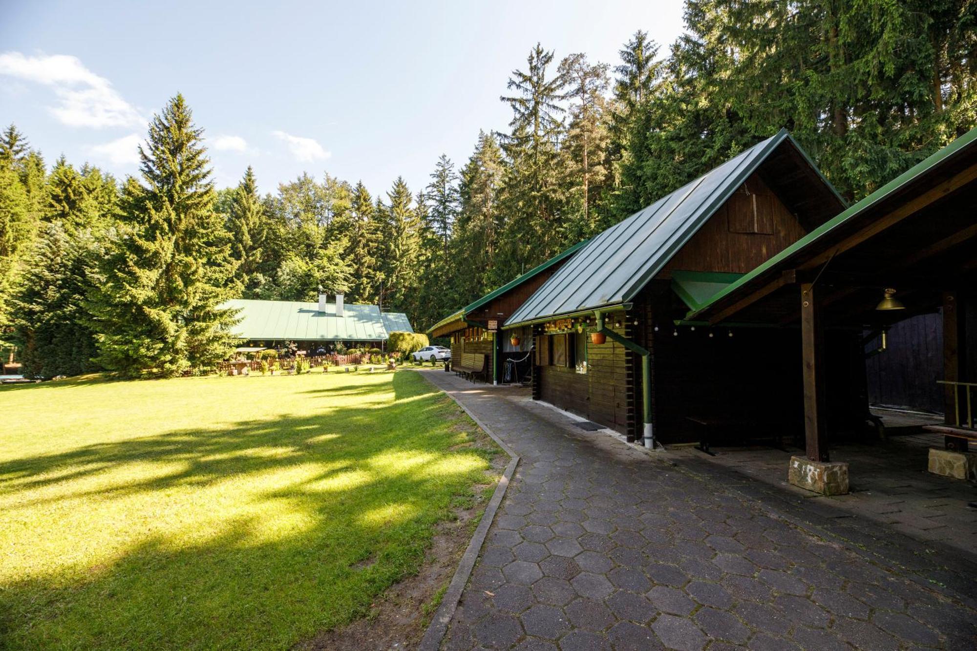 Komari Louka Nova Olesna Luaran gambar