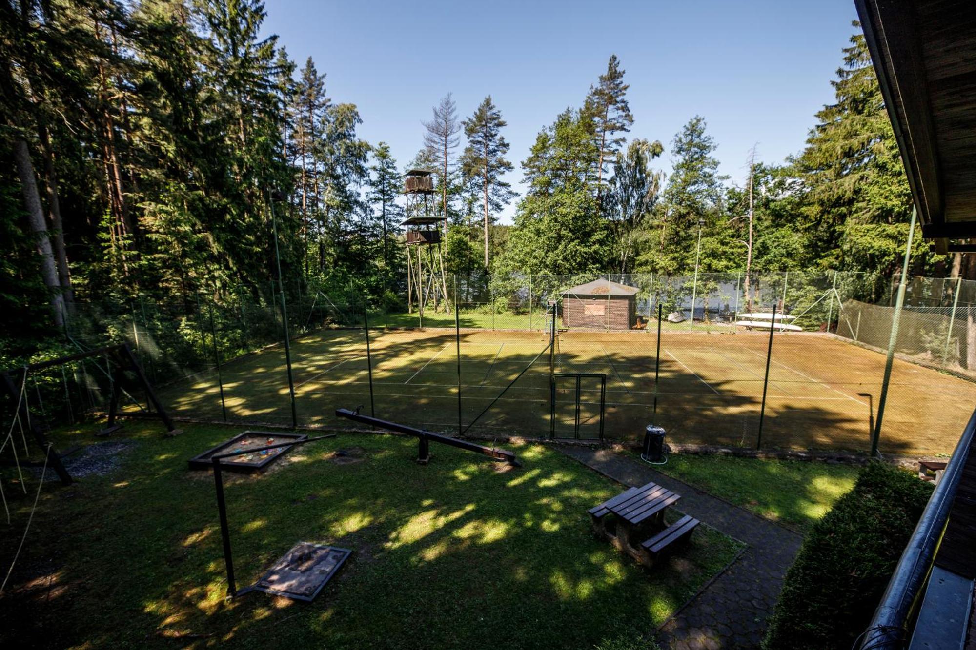Komari Louka Nova Olesna Luaran gambar