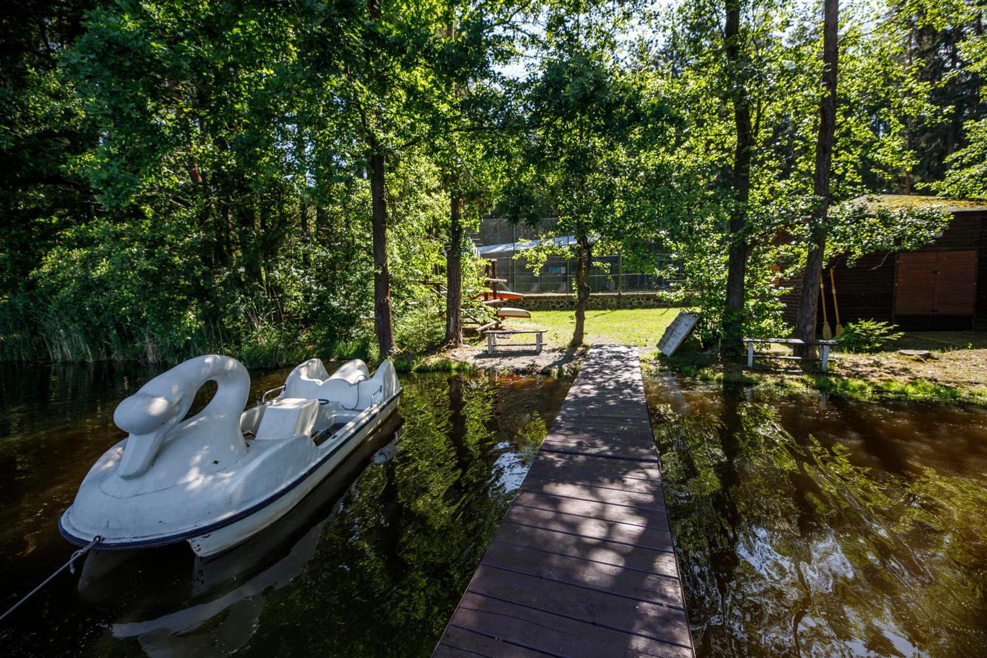 Komari Louka Nova Olesna Luaran gambar