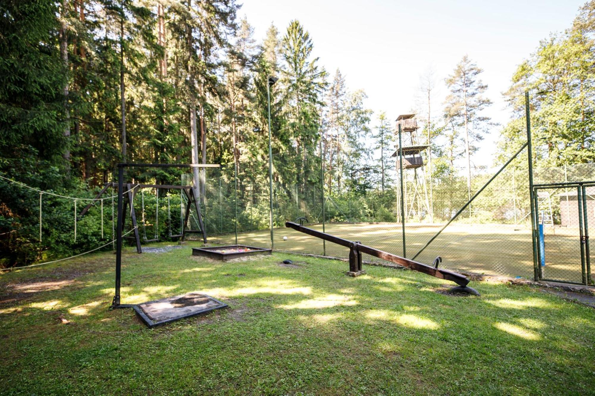 Komari Louka Nova Olesna Luaran gambar