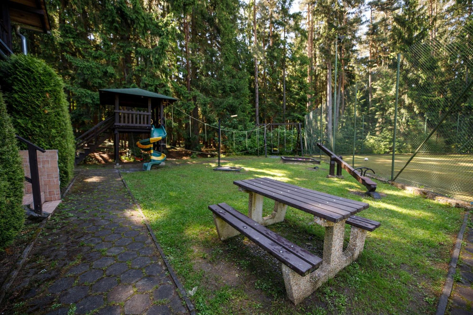 Komari Louka Nova Olesna Luaran gambar