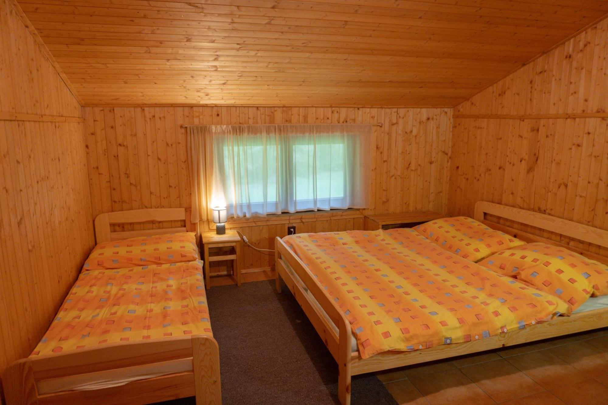 Komari Louka Nova Olesna Luaran gambar