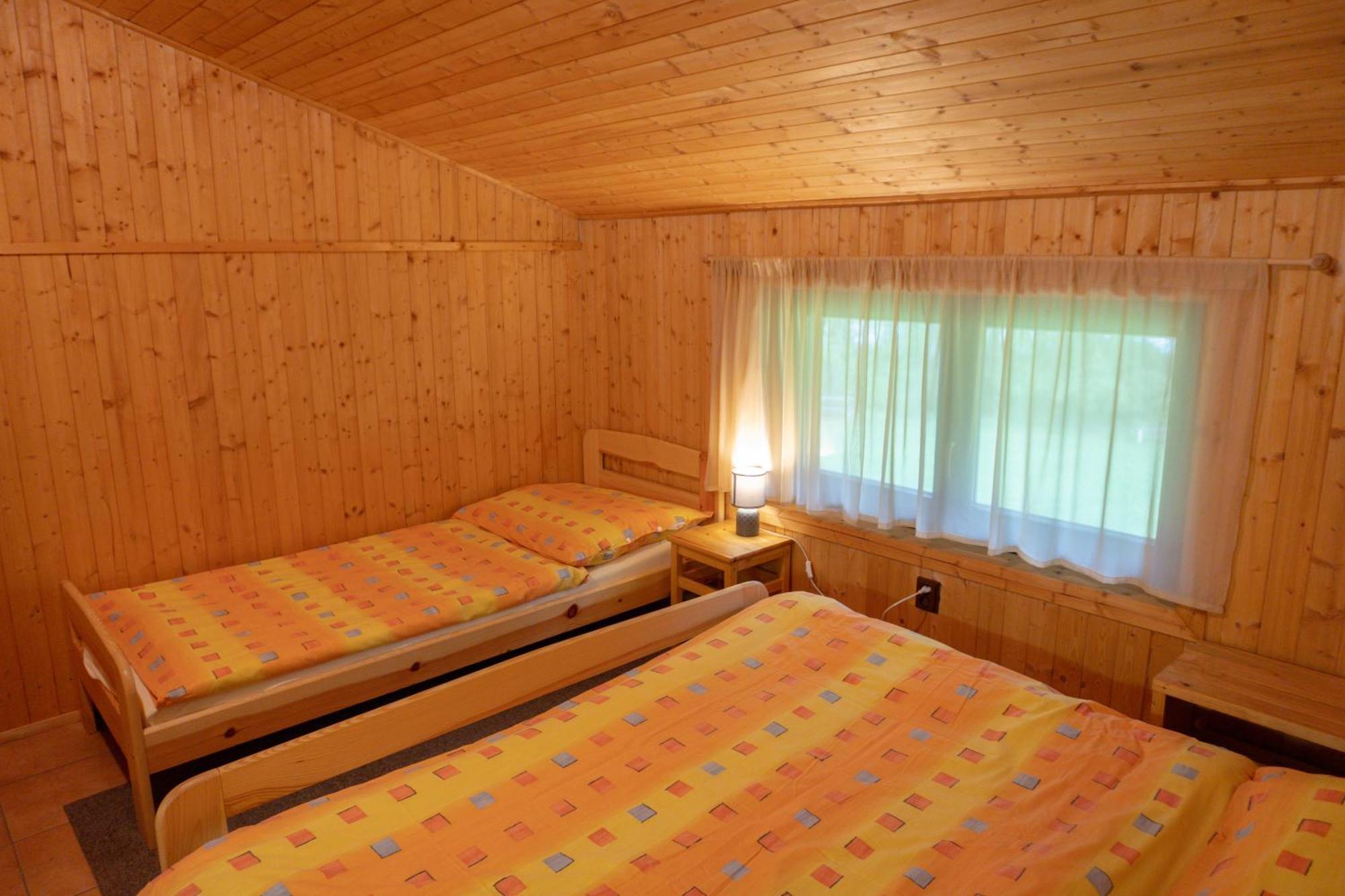 Komari Louka Nova Olesna Luaran gambar